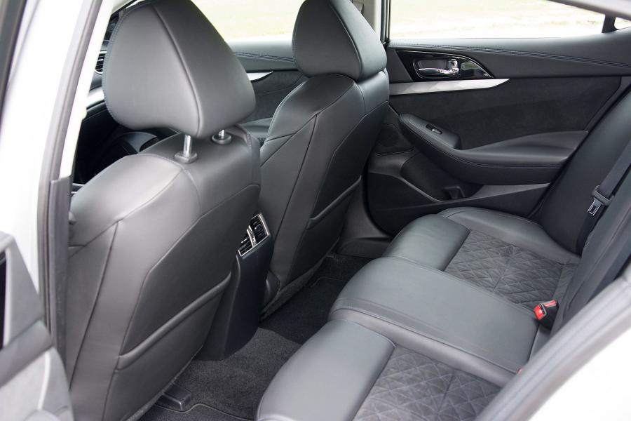 Интерьер Nissan Maxima SR 2016 года  (NA) (фото 36 из 36)